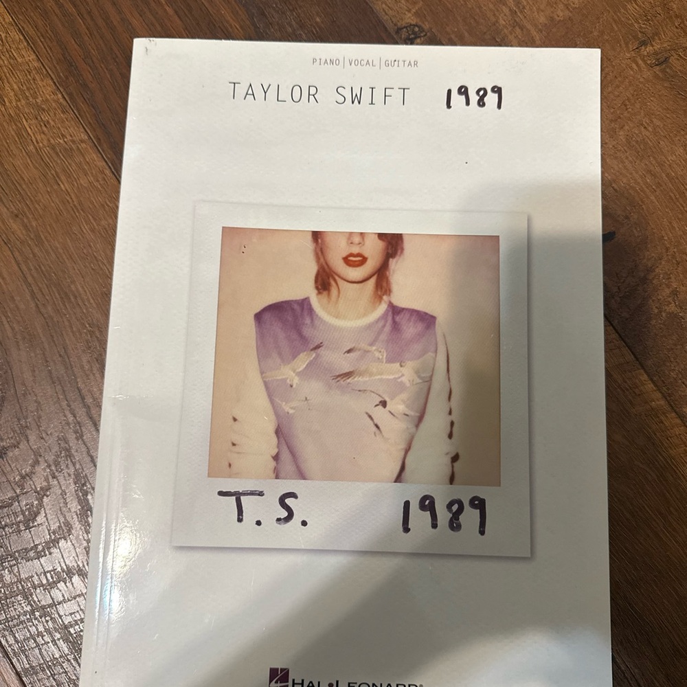 Taylor Swift 1989 Piano/Vocal/Guitar Sheet Music Book
